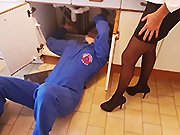 French - The plumber lets himself go by the advances of my slut