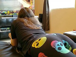 Teen - Gamer gets fucked while playing