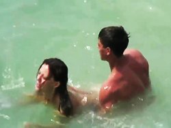 voyeur - Couple fucking in the sea